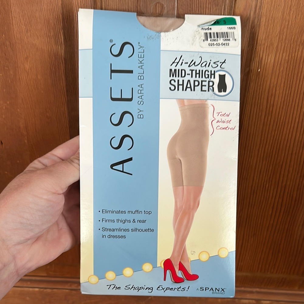 ASSETS a Spanx Brand High-Waist Mud Thigh Shaper Size 3     only one available